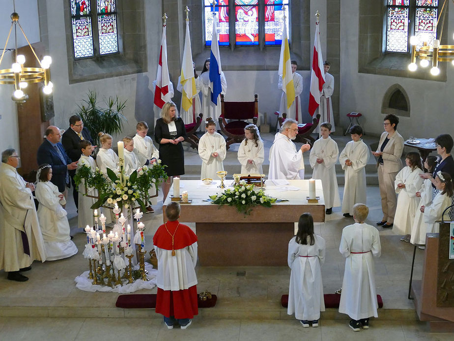 Feier der 1. Heiligen Kommunion in Sankt Crescentius (Foto: Karl-Franz Thiede)